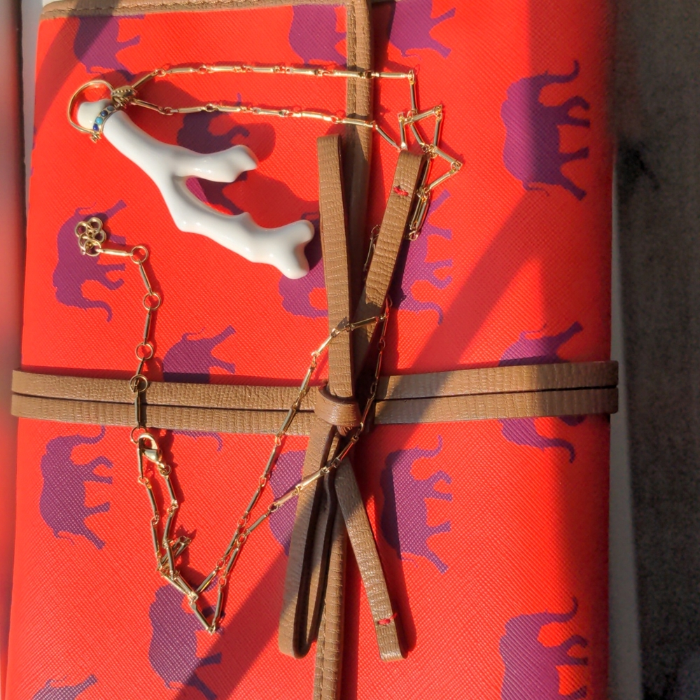 Stella & Dot Cameron Pendant White Enamel Coral Necklace